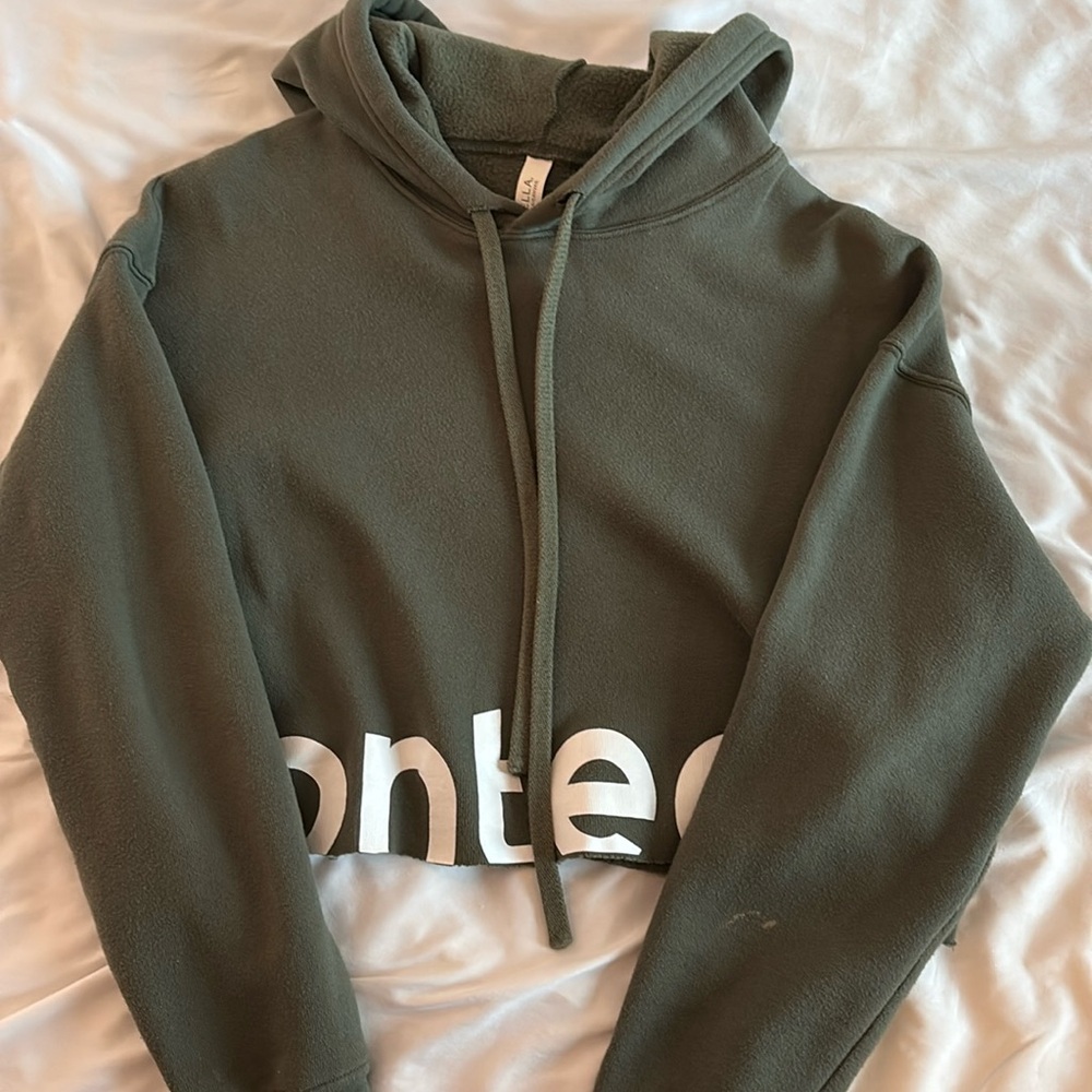 Green cropped hoodie